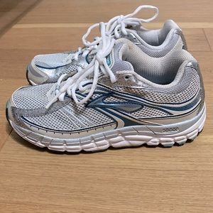 Pair of women’s white Brooks Addiction 10 running shoes. Size 7 1/2 wide.